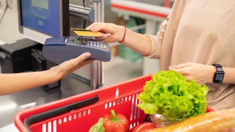 ¿Por qué es peligroso pagar a plazos y con tarjeta de crédito las compras del supermercado?