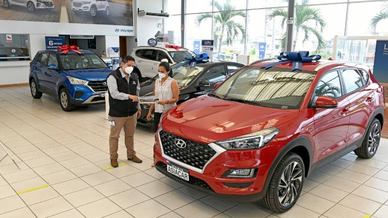 Marcas y consecionarios de vehículos despliegan estrategias para llegar a clientes