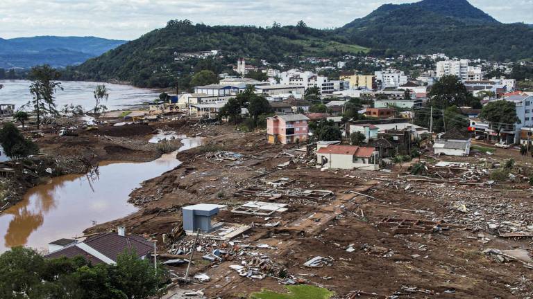 Escenario de guerra: El sur de Brasil a contrarreloj para contener la tragedia climática
