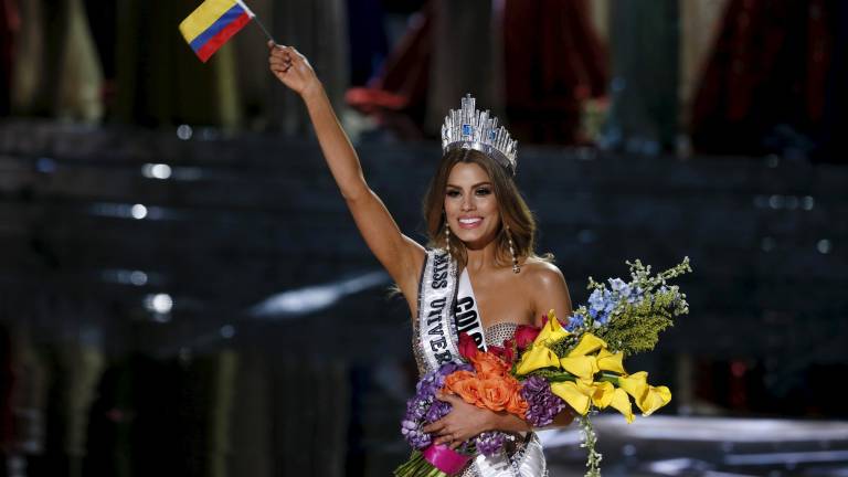 Miss Colombia consulta en Twitter si habla con presentador de Miss Universo