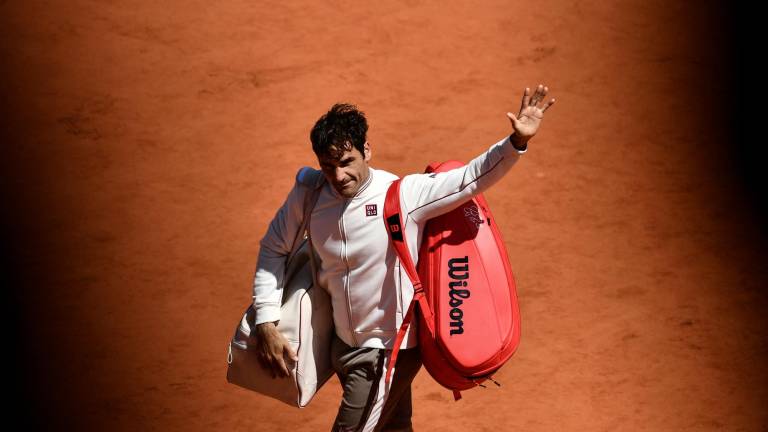 (FILES) In this file photo taken on June 7, 2019 Switzerland's Roger Federer acknowledges the audience after loosing against Spain's Rafael Nadal during their men's singles semi-final match on day 13 of The Roland Garros 2019 French Open tennis tournament in Paris. - Swiss tennis legend Roger Federer is to retire after next week's Laver Cup, he said on September 15, 2022. (Photo by Philippe LOPEZ / AFP)