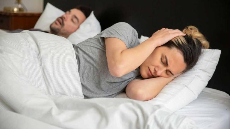 ¿Es normal roncar? Los riesgos de tener apnea del sueño