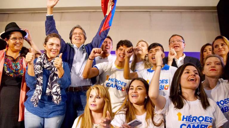 Lasso insta a jóvenes a vigilar resultados de segunda vuelta