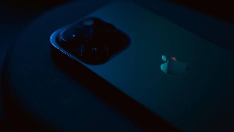 Francia retira temporalmente de la venta el iPhone 12 por ondas demasiado potentes que podrían ser peligrosas