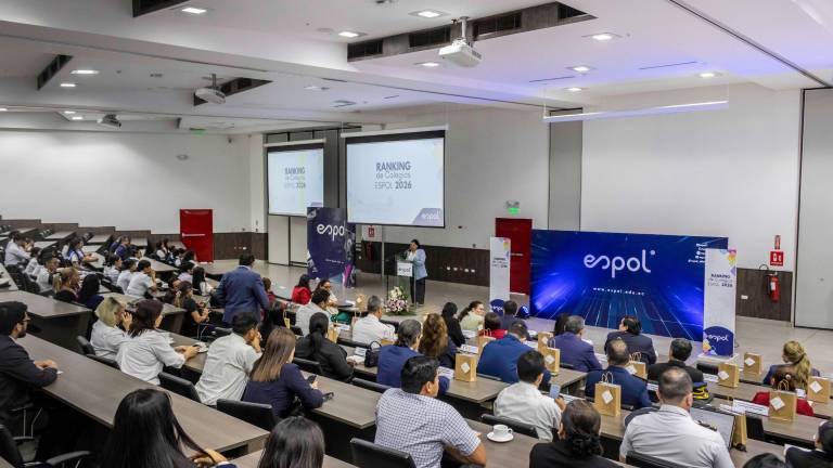 Representantes de decenas de colegios acudieron este lunes al anuncio del Ranking elaborado por la Espol, cuyo fin es reconocer el esfuerzo de los estudiantes durante la admisión al centro de estudios superiores.