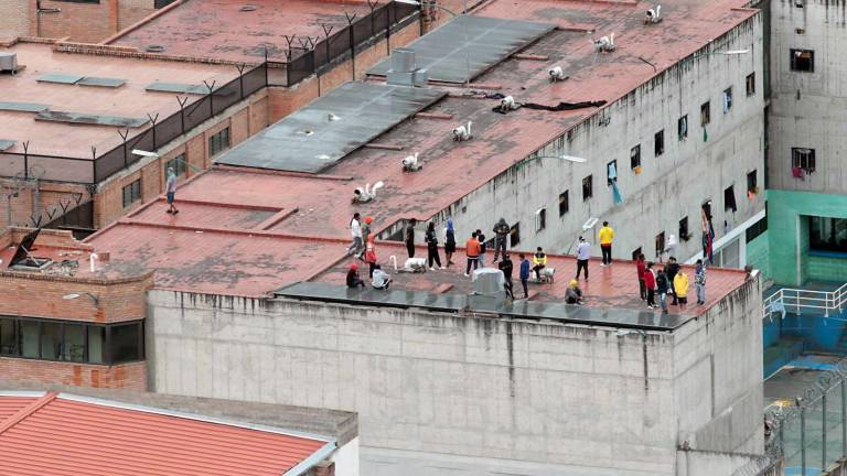 SNAI confirma secuestro de guías penitenciarios en varias cárceles de Ecuador; se activan protocolos