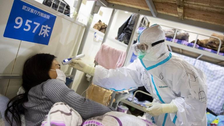 Muere director de hospital donde inició la crisis del coronavirus en Wuhan