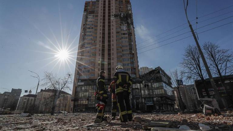 Un edificio de departamentos en Kiev, capital de Ucrania, fue atacado por misiles rusos.
