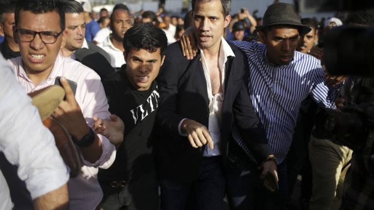 Desaparece el tío de Guaidó en medio de caos en el aeropuerto provocado por chavistas