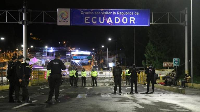 Más de 10.500 camiones han cruzado fronteras de Ecuador durante la emergencia