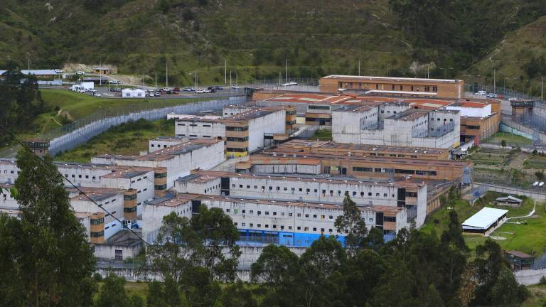 Microvistazo: 44 guías penitenciarios y policías retenidos en la cárcel de Turi fueron liberados