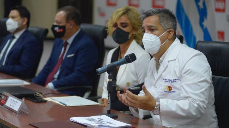Paciente con variante brasileña de COVID-19 estuvo en fiesta con 90 personas, según ministro de Salud