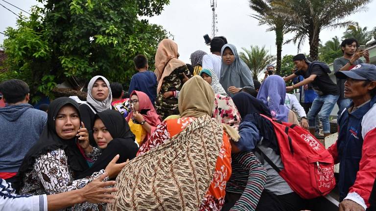 Supervivientes en Indonesia, víctimas del hambre y enfermedades