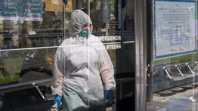 Confinamiento único no detendrá al coronavirus y se precisarán cuarentenas en 2022, advierte estudio