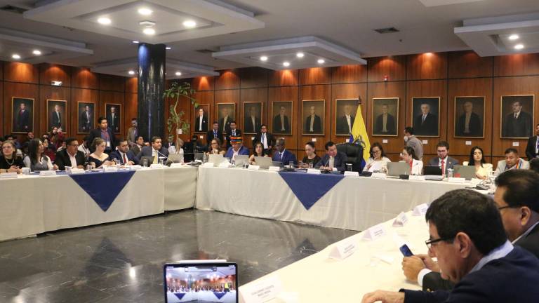 Defensa de Inés Manzano reitera ante Comisión de Fiscalización que informe de Contraloría no la involucra