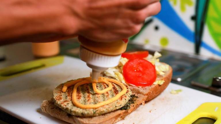 Chocolate, hamburguesas y otros productos con cannabis ya se comercializan en Ecuador