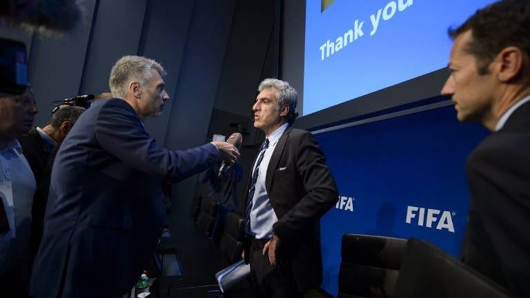 FIFA dice que es &quot;la parte perjudicada&quot; en investigaciones por corrupción