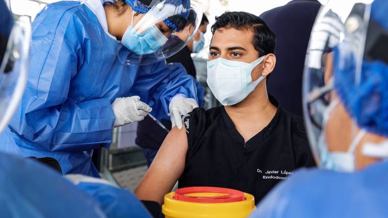 Cuarto punto de vacunación inicia funcionamiento en Guayaquil