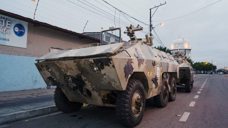 Militares y policías operan en sectores críticos de Guayaquil