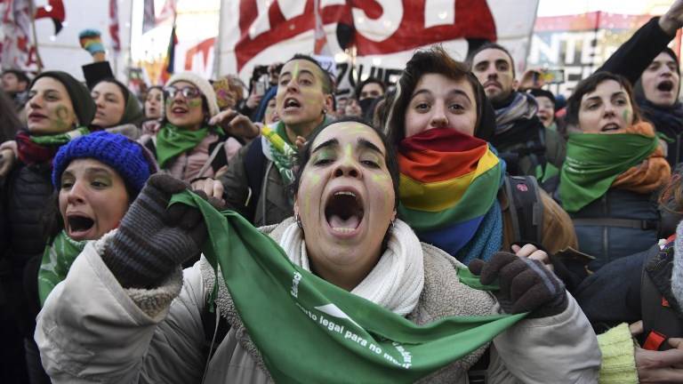 Diputados argentinos aprueban ley para despenalizar aborto