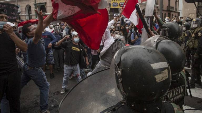 Las violentas protestas en Perú por la destitución de Martín Vizcarra
