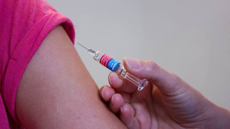Comisión de salud analiza proceso de vacunación para combatir el COVID-19