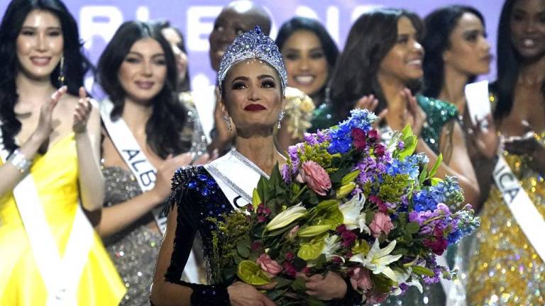 R'Bonney Gabriel, representante del estado de Texas, lleva una corona más a los registros de Estados Unidos. La nueva Miss Universo tiene 28 años y es diseñadora de moda sostenible.