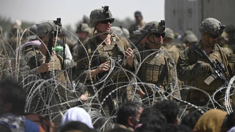 El Pentágono confirma una explosión fuera del aeropuerto de Kabul: hay víctimas