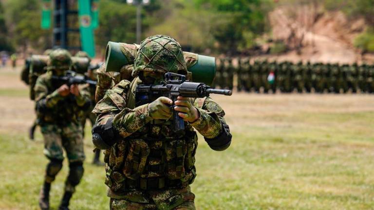 Militar asesina a dos superiores y deja heridos a otros dos soldados en Colombia