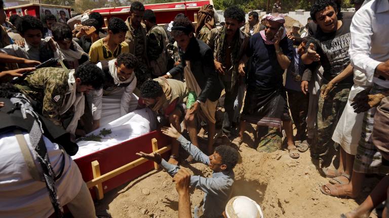 Unos 1.850 muertos y más de 500.000 desplazados por conflicto en Yemen