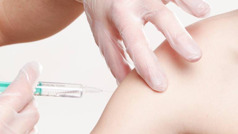 Escándalo en Alemania: enfermera cambió las vacunas de covid-19 por agua salina