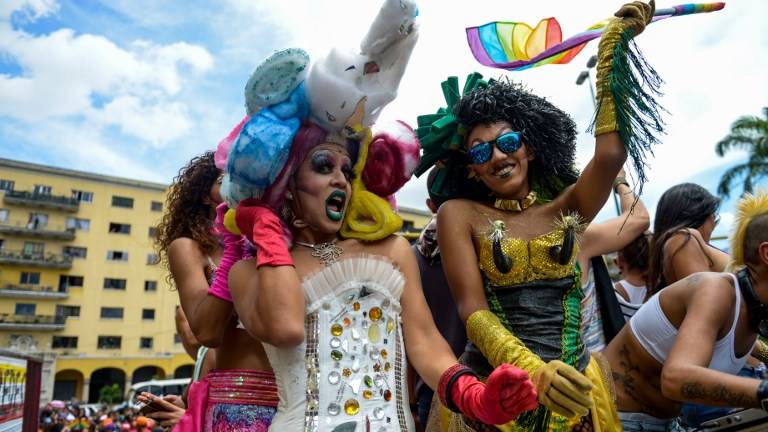 Desfile del orgullo gay pide matrimonio homosexual en Venezuela