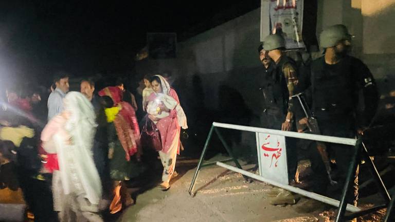 India lanza un ataque aéreo sobre Pakistán, que advierte con una respuesta