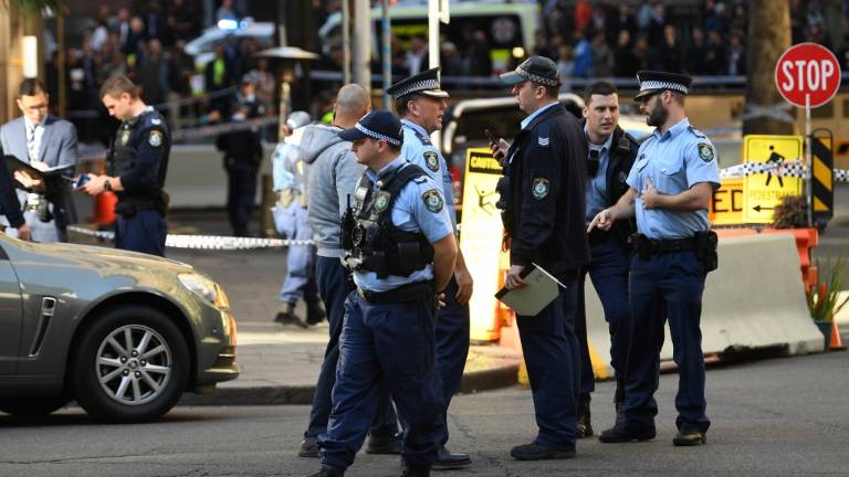 "Héroes" ciudadanos detienen a un atacante con cuchillo en Australia