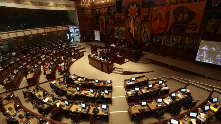 Asamblea suspende sesión en la que conformaría comisión