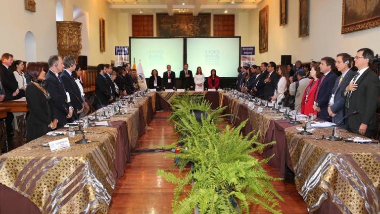 Alcaldes del mundo tratan en Quito políticas de migración