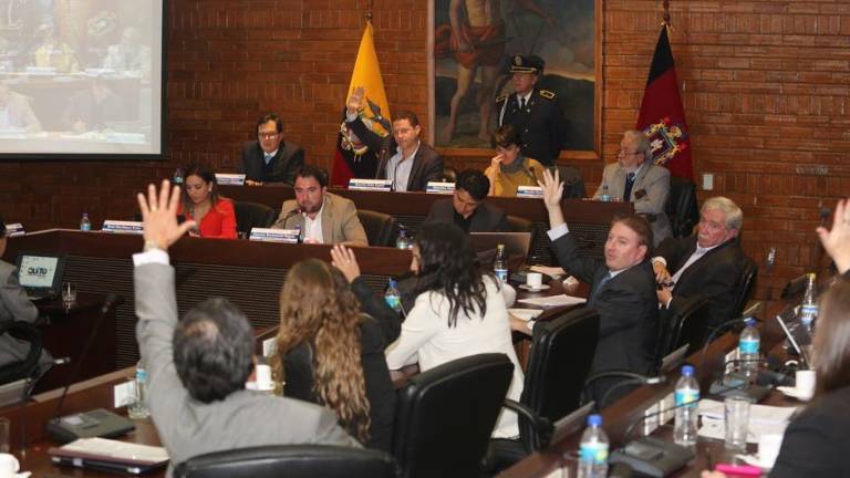 Alcalde y concejales de Quito se reducen los sueldos