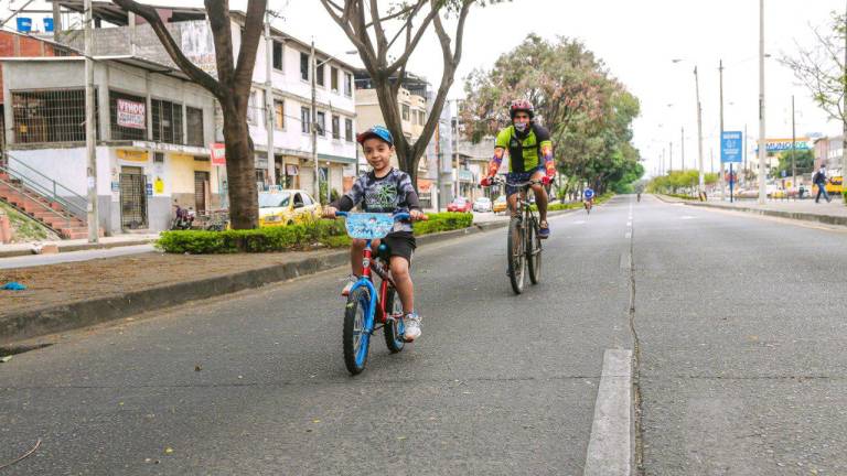 Recreovía, el espacio para bicicletas, patinetas y caminata en las calles de Guayaquil
