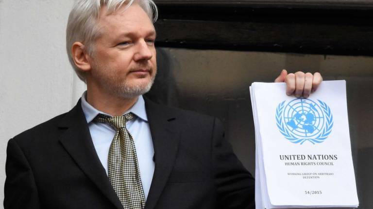 Acta del interrogatorio de Assange traducida cuatro meses después