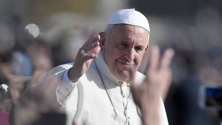 Papa prorroga que sacerdotes puedan absolver del aborto