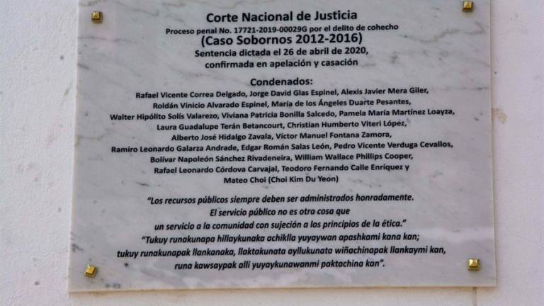 Placa en el Palacio de Carondelet marca la corrupción en el Gobierno de Rafael Correa