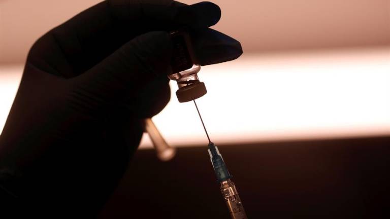 Un enfermero de California contrae la covid días después de ser vacunado contra esa enfermedad