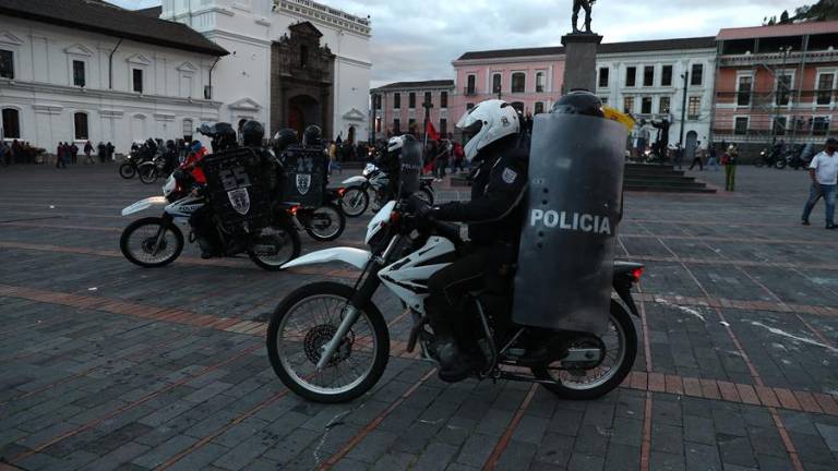 Jornada de protestas culmina con seis detenidos por dañar el patrimonio de la ciudad y un policía golpeado