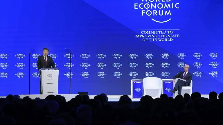 Expertos discrepan en Davos sobre papel de bancos centrales