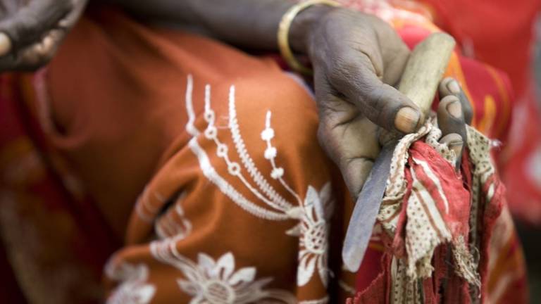 Mutilación genital femenina, aún un factor de estatus social y matrimonio