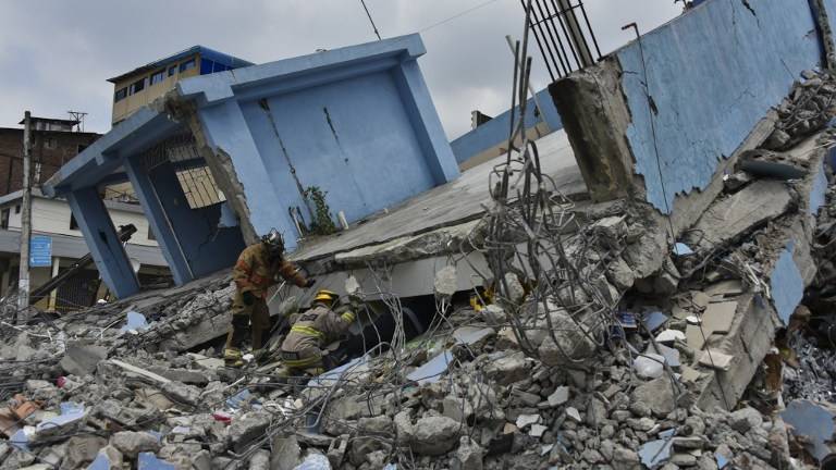 Ascienden a 7 los colombianos muertos en terremoto