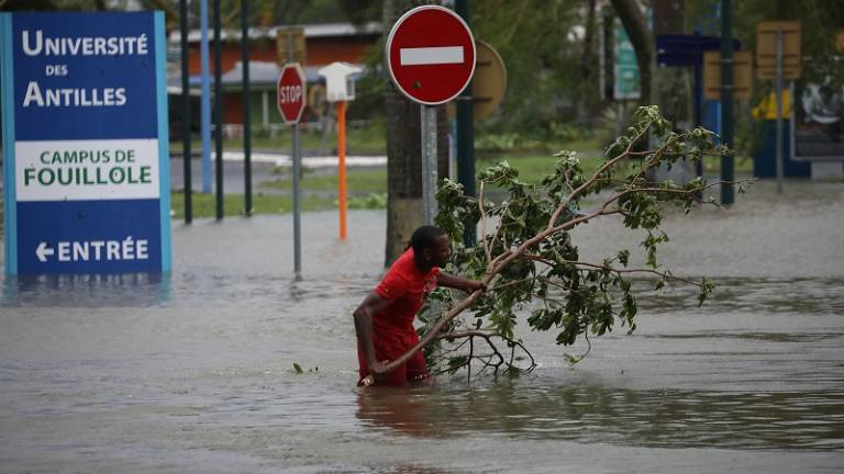 Graves daños en Guadalupe, Martinica y Dominica por María