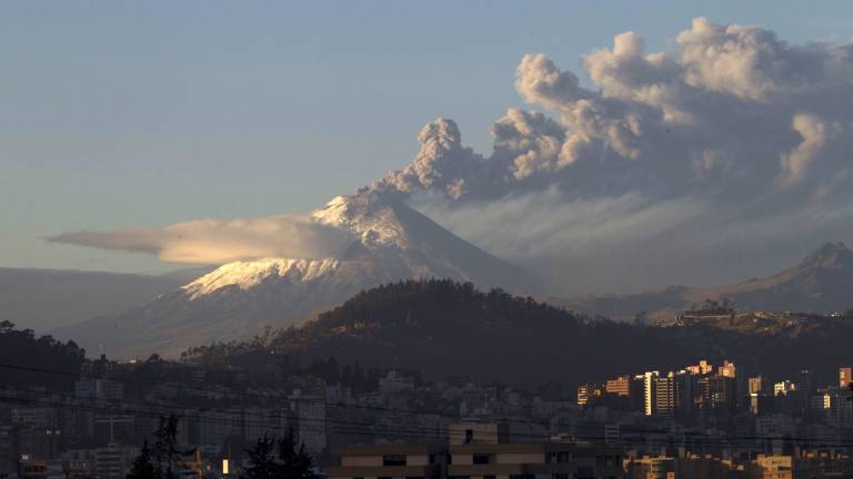 &quot;Leve incremento&quot; en la actividad del volcán Cotopaxi