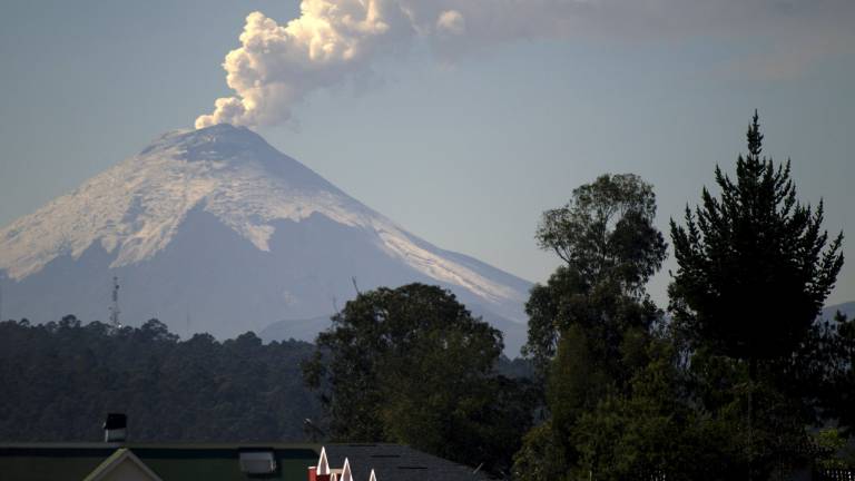 Cotopaxi mantiene emisión de vapor y gas