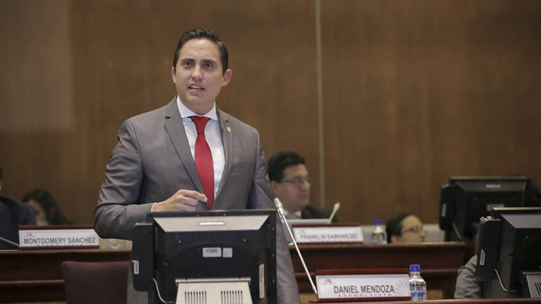 Asamblea censura a Daniel Mendoza por presuntos actos de corrupción; se pide dar trámite a juicios políticos